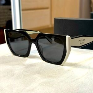 Pre-Loved PRADA Cat-eye Sunglasses